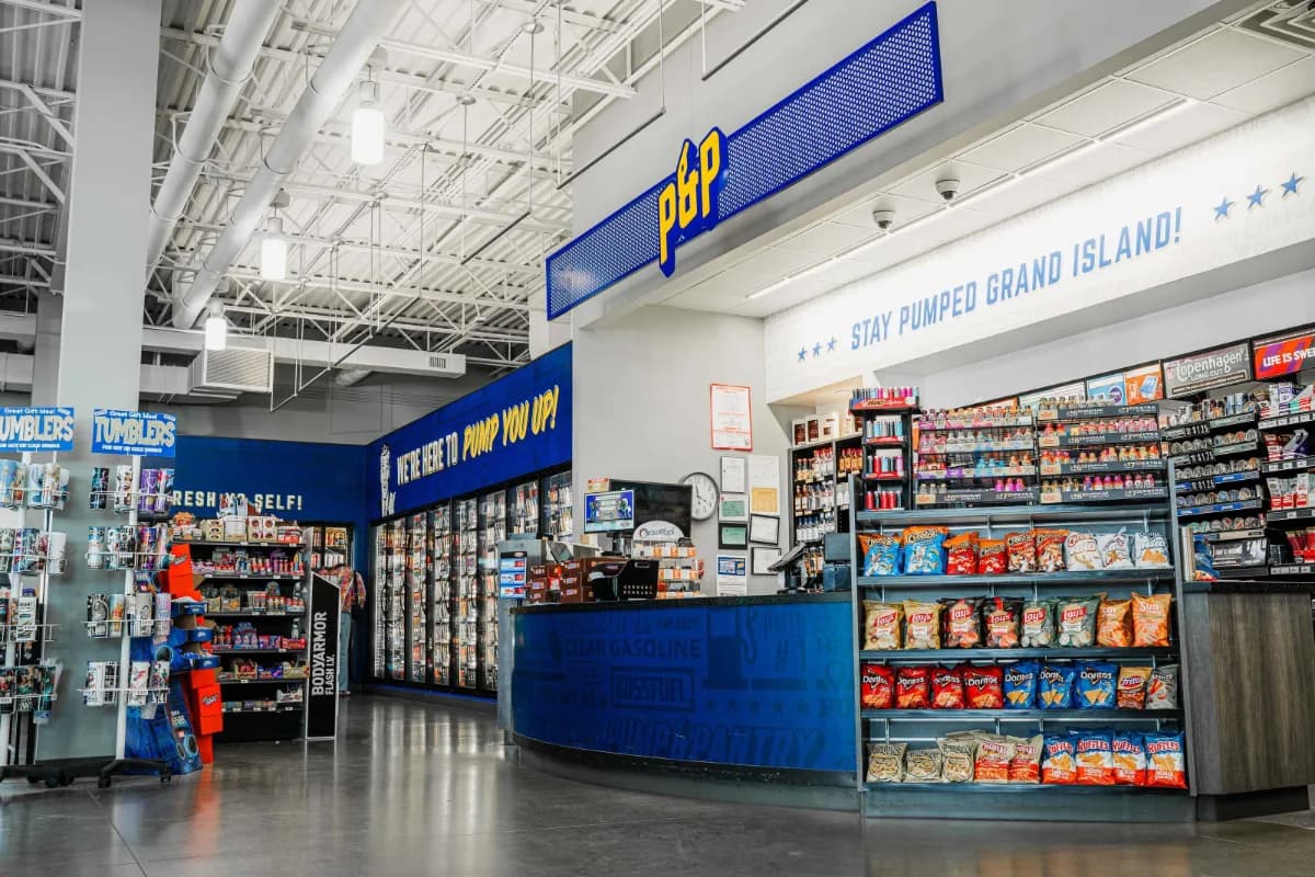 Pump & Pantry Is Taking Over the Old Hy-Vee Fast & Fresh in Lakeville
