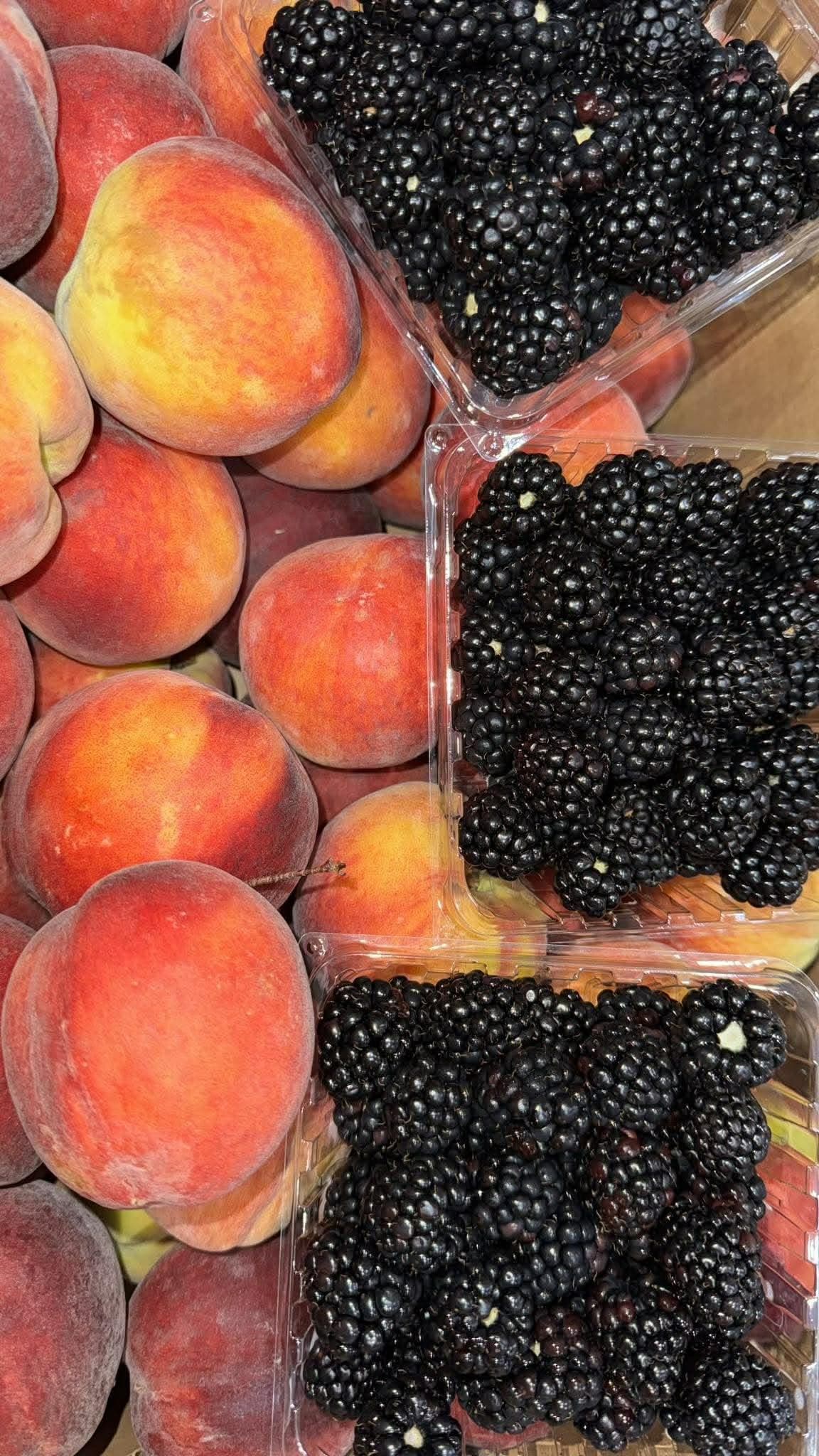 Burnsville MN Georgia Peaches Blackberries & Cherries Truckload Sale!