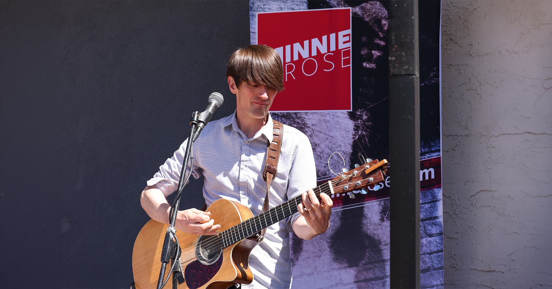 FREE LIVE MUSIC W/ VINNIE ROSE