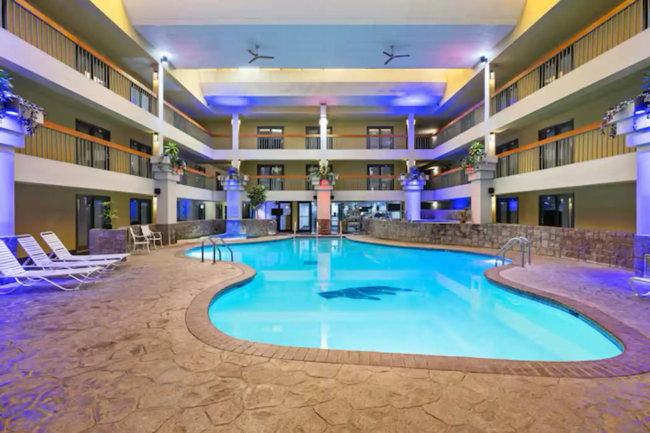 Shakopee Revokes the Baymont Hotel's License After Deaths, Gang Threats, and 84 Police Calls